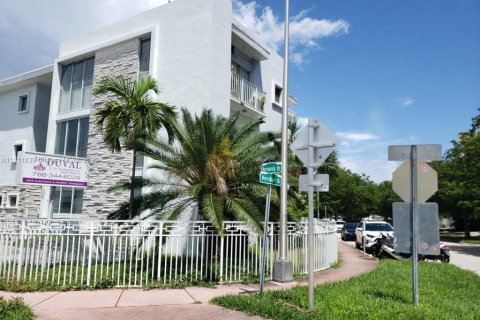 Apartamento en alquiler en Miami Beach, Florida, 2 dormitorios, 74.32 m2 № 2016644 - foto 4