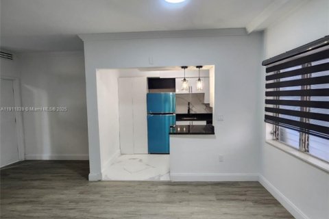 Apartamento en alquiler en Miami Beach, Florida, 2 dormitorios, 74.32 m2 № 2016644 - foto 23