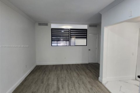 Apartamento en alquiler en Miami Beach, Florida, 2 dormitorios, 74.32 m2 № 2016644 - foto 27