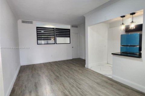 Apartamento en alquiler en Miami Beach, Florida, 2 dormitorios, 74.32 m2 № 2016644 - foto 22