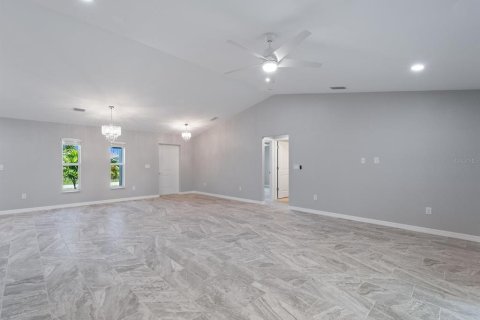 House in Port Charlotte, Florida 3 bedrooms, 153.47 sq.m. № 1854588 - photo 10