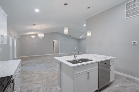 House in Port Charlotte, Florida 3 bedrooms, 153.47 sq.m. № 1854588 - photo 4
