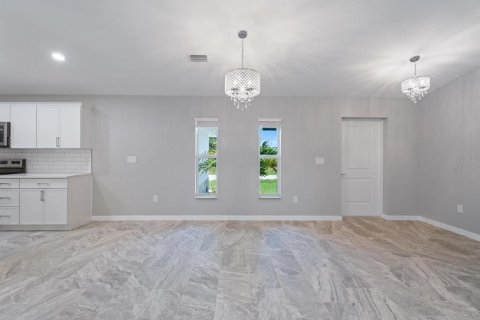 House in Port Charlotte, Florida 3 bedrooms, 153.47 sq.m. № 1854588 - photo 7