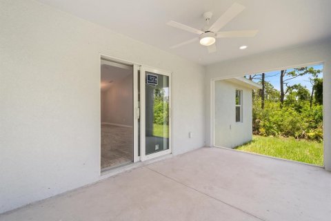 House in Port Charlotte, Florida 3 bedrooms, 153.47 sq.m. № 1854588 - photo 24