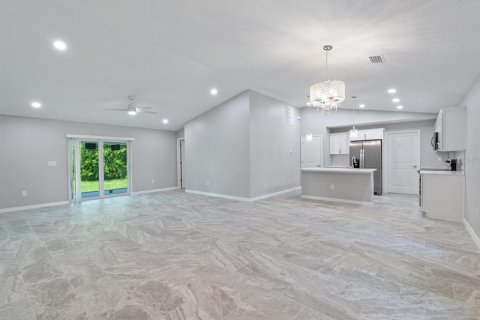 House in Port Charlotte, Florida 3 bedrooms, 153.47 sq.m. № 1854588 - photo 6