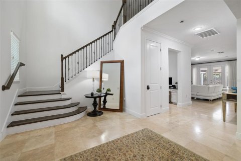 House in Orlando, Florida 7 bedrooms, 487.18 sq.m. № 2304345 - photo 11