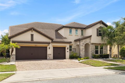 House in Orlando, Florida 7 bedrooms, 487.18 sq.m. № 2304345 - photo 2