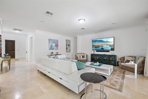 House in Orlando, Florida 7 bedrooms, 487.18 sq.m. № 2304345 - photo 17