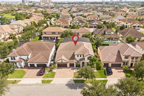House in Orlando, Florida 7 bedrooms, 487.18 sq.m. № 2304345 - photo 9