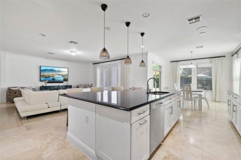 House in Orlando, Florida 7 bedrooms, 487.18 sq.m. № 2304345 - photo 22