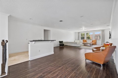 House in Orlando, Florida 7 bedrooms, 487.18 sq.m. № 2304345 - photo 30