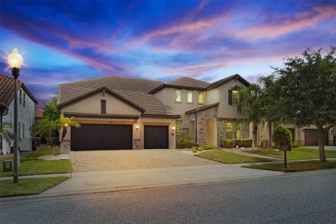 House in Orlando, Florida 7 bedrooms, 487.18 sq.m. № 2304345