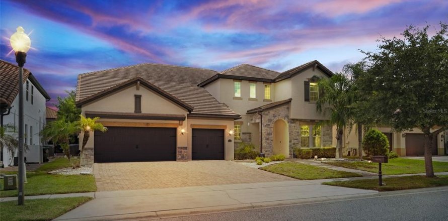 House in Orlando, Florida 7 bedrooms, 487.18 sq.m. № 2304345