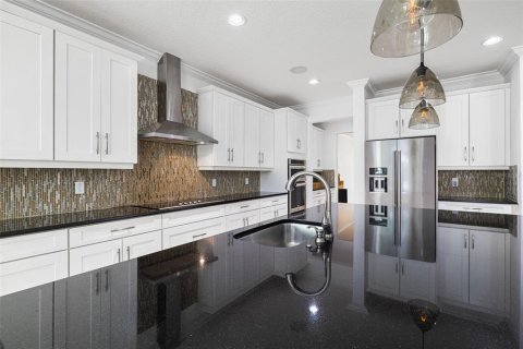 House in Orlando, Florida 7 bedrooms, 487.18 sq.m. № 2304345 - photo 25