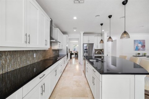 House in Orlando, Florida 7 bedrooms, 487.18 sq.m. № 2304345 - photo 20