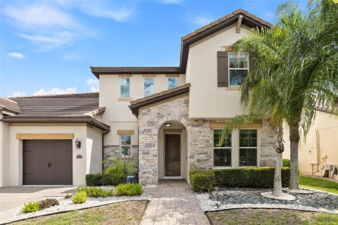 House in Orlando, Florida 7 bedrooms, 487.18 sq.m. № 2304345 - photo 4