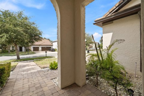 House in Orlando, Florida 7 bedrooms, 487.18 sq.m. № 2304345 - photo 5