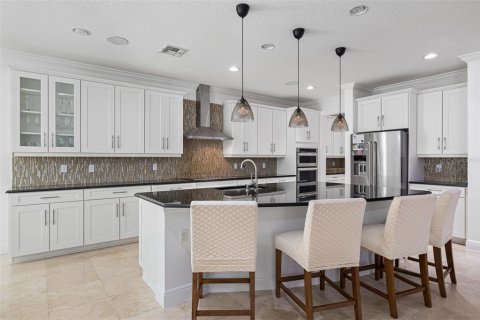 House in Orlando, Florida 7 bedrooms, 487.18 sq.m. № 2304345 - photo 19