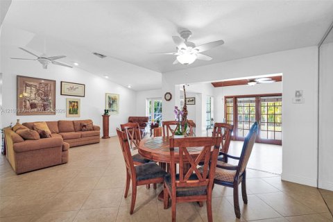 Villa ou maison à vendre à Miami, Floride: 3 chambres, 174.38 m2 № 2428557 - photo 16