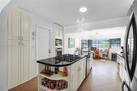 Villa ou maison à vendre à Miami, Floride: 3 chambres, 174.38 m2 № 2428557 - photo 19