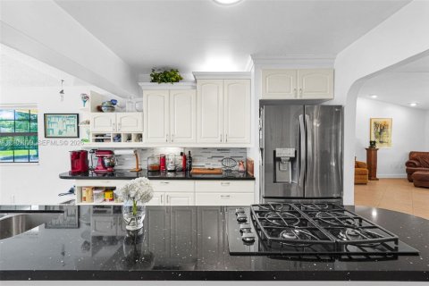 Villa ou maison à vendre à Miami, Floride: 3 chambres, 174.38 m2 № 2428557 - photo 21