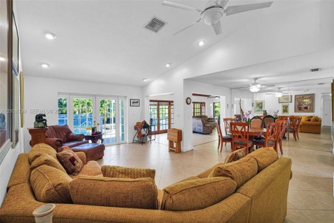 Villa ou maison à vendre à Miami, Floride: 3 chambres, 174.38 m2 № 2428557 - photo 9