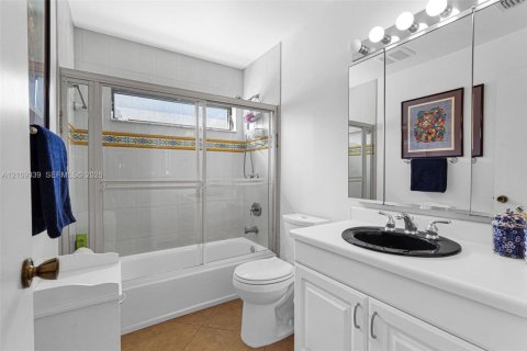 Villa ou maison à vendre à Miami, Floride: 3 chambres, 174.38 m2 № 2428557 - photo 29