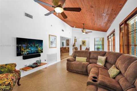 Villa ou maison à vendre à Miami, Floride: 3 chambres, 174.38 m2 № 2428557 - photo 14