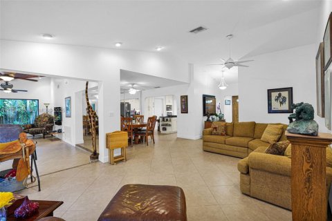 Villa ou maison à vendre à Miami, Floride: 3 chambres, 174.38 m2 № 2428557 - photo 10