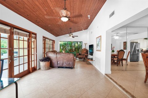 Villa ou maison à vendre à Miami, Floride: 3 chambres, 174.38 m2 № 2428557 - photo 11