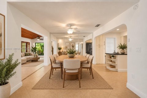 Villa ou maison à vendre à Miami, Floride: 3 chambres, 174.38 m2 № 2428557 - photo 17