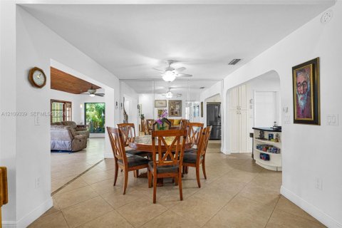 Villa ou maison à vendre à Miami, Floride: 3 chambres, 174.38 m2 № 2428557 - photo 18