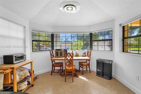 Villa ou maison à vendre à Miami, Floride: 3 chambres, 174.38 m2 № 2428557 - photo 22