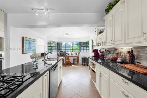 Villa ou maison à vendre à Miami, Floride: 3 chambres, 174.38 m2 № 2428557 - photo 20