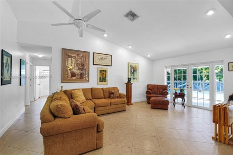 Villa ou maison à vendre à Miami, Floride: 3 chambres, 174.38 m2 № 2428557 - photo 7