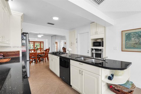 Villa ou maison à vendre à Miami, Floride: 3 chambres, 174.38 m2 № 2428557 - photo 23