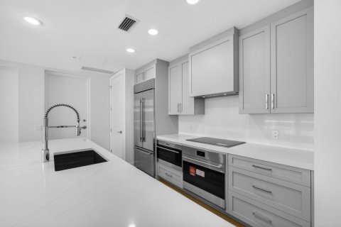 Condo in Palm Beach Shores, Florida, 2 bedrooms  № 2088066 - photo 17