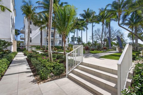 Condo in Palm Beach Shores, Florida, 2 bedrooms  № 2088066 - photo 25