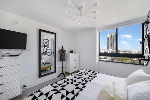 Condo in Miami Beach, Florida, 1 bedroom  № 1713932 - photo 23