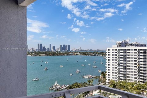 Condo in Miami Beach, Florida, 1 bedroom  № 1713932 - photo 2