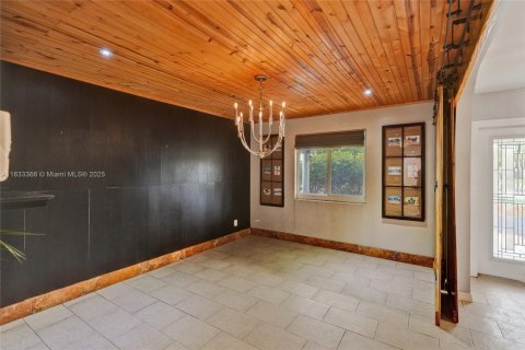 House in Plantation, Florida 5 bedrooms, 248.23 sq.m. № 1818425 - photo 18