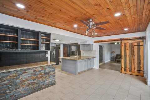 House in Plantation, Florida 5 bedrooms, 248.23 sq.m. № 1818425 - photo 10