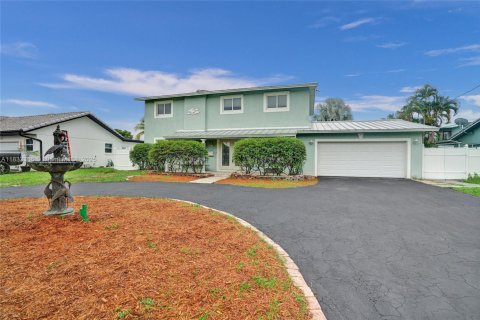 House in Plantation, Florida 5 bedrooms, 248.23 sq.m. № 1818425 - photo 6