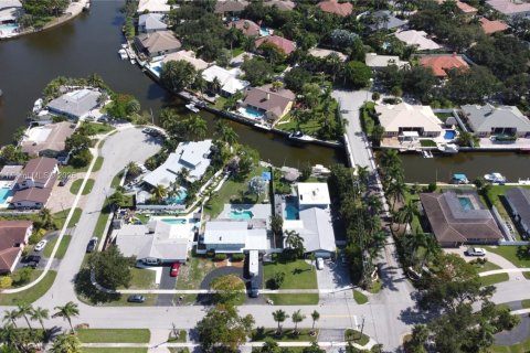House in Plantation, Florida 5 bedrooms, 248.23 sq.m. № 1818425 - photo 4
