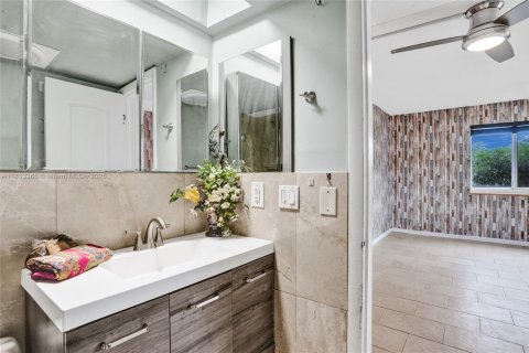House in Plantation, Florida 5 bedrooms, 248.23 sq.m. № 1818425 - photo 19