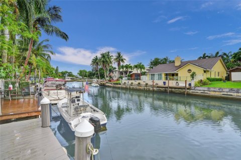 House in Plantation, Florida 5 bedrooms, 248.23 sq.m. № 1818425 - photo 3