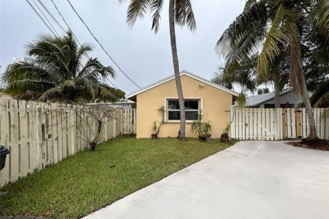 House in Hollywood, Florida 30.19 sq.m. № 1957040 - photo 1