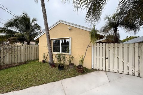 House in Hollywood, Florida 30.19 sq.m. № 1957040 - photo 2