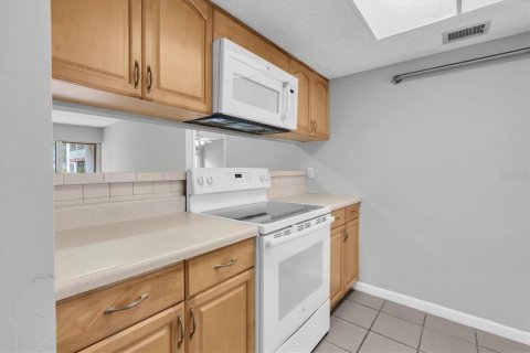 Condominio en venta en Saint Petersburg, Florida, 1 dormitorio, 70.61 m2 № 2150619 - foto 15