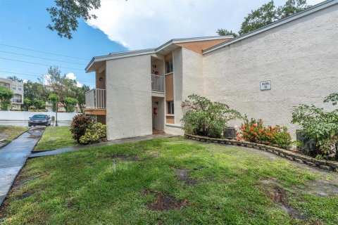 Condominio en Saint Petersburg, Florida, 1 dormitorio № 2150619